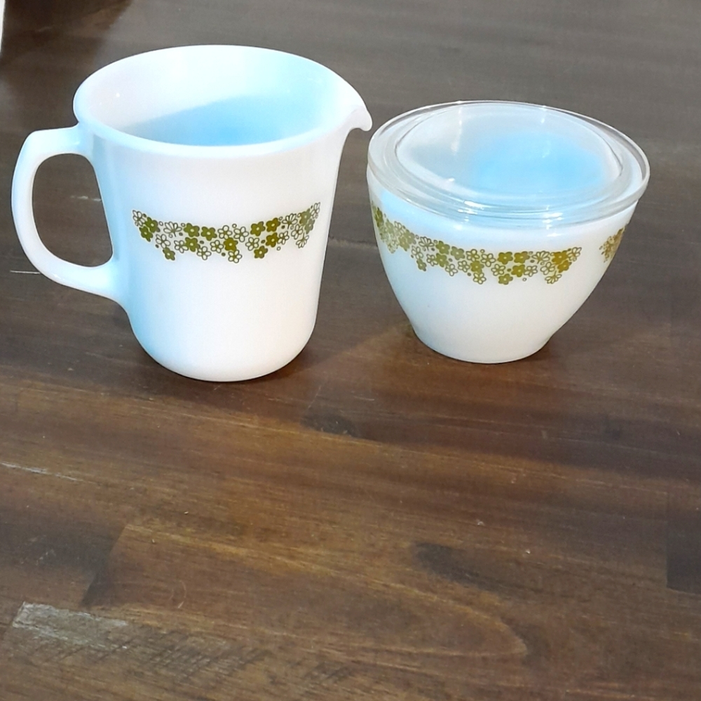 Vintage Pyrex Creamer and Sugar Bowl with Lid Spring Blossom/Crazy Daisy